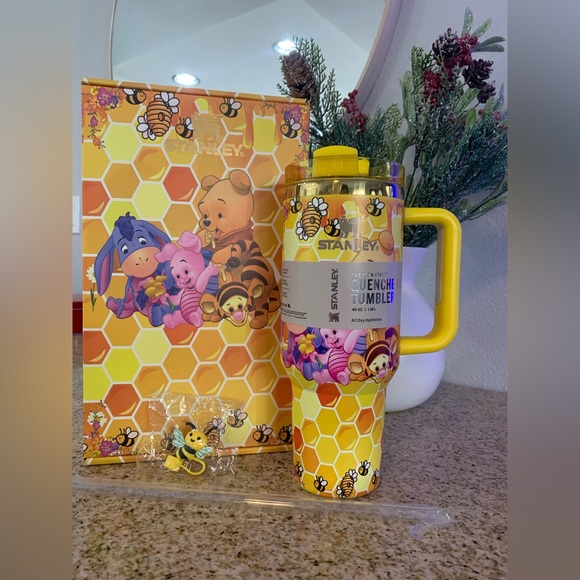 Winnie the Pooh 40oz tumbler - Picture 3 of 6